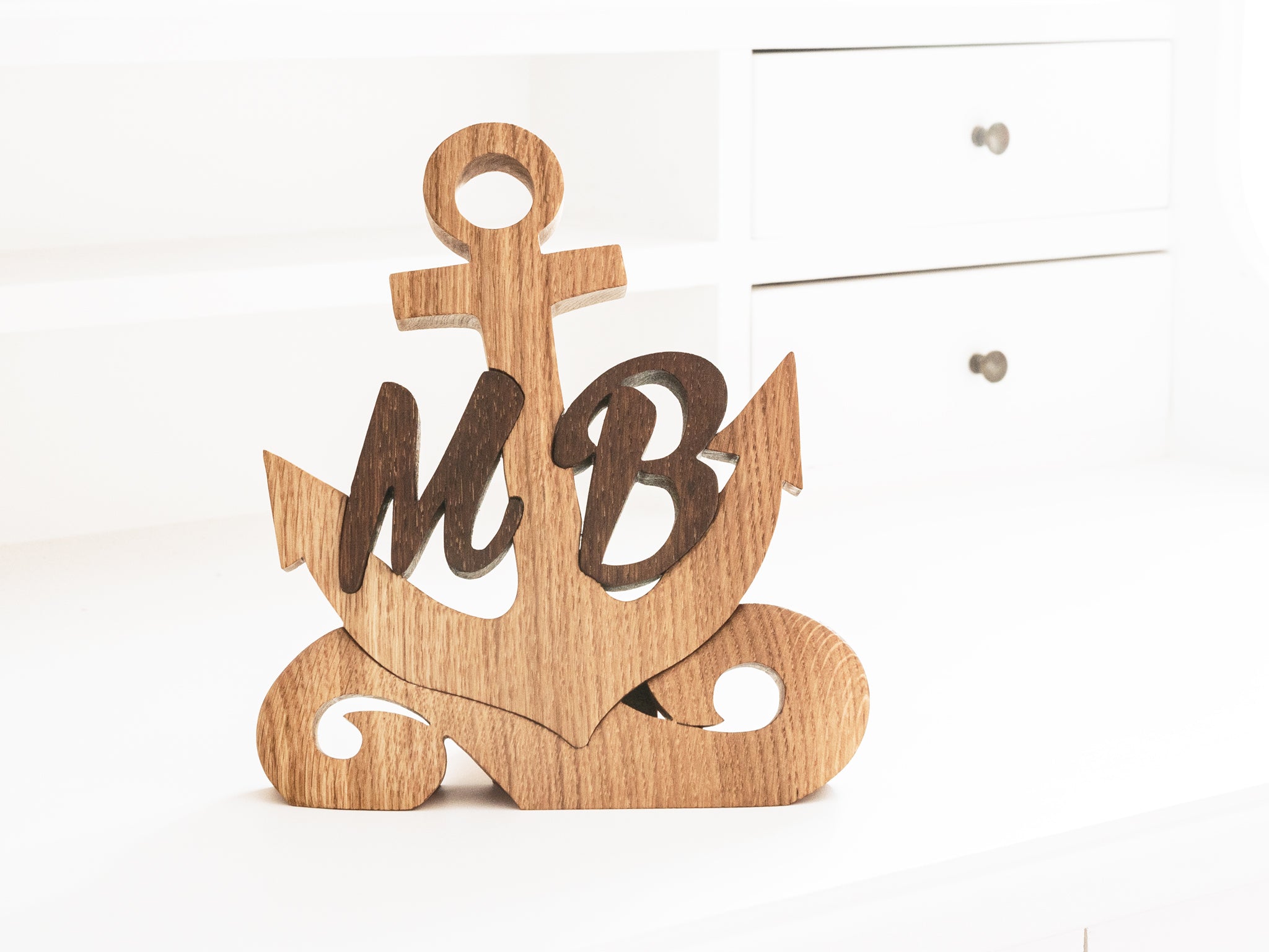 Anker aus Holz mit individuellen Buchstaben - Stilvolles Geschenk für Nautik-Fans